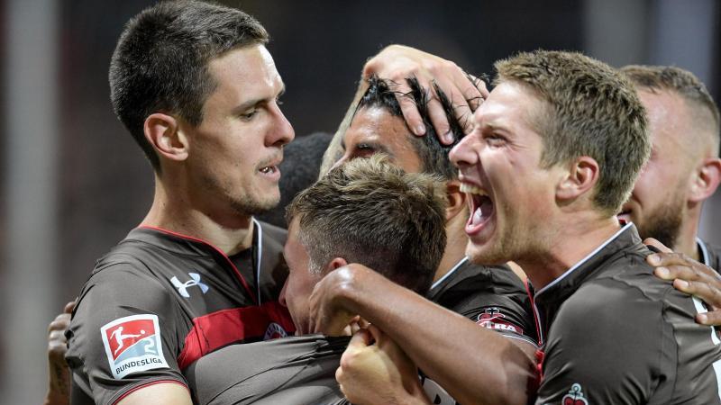 Pauli besiegt auch Darmstadt - Ingolstadt nur 1:1 Jubeltraube