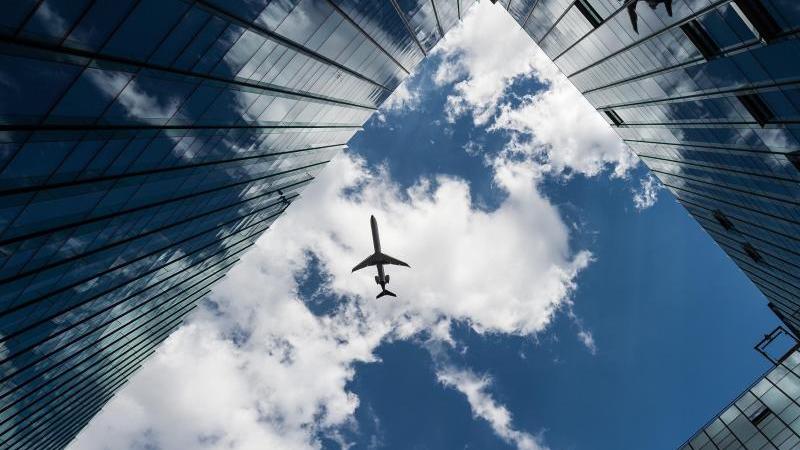 Cockpit fordert Kompromissbereitschaft von Ryanair Flugzeug am Himmel