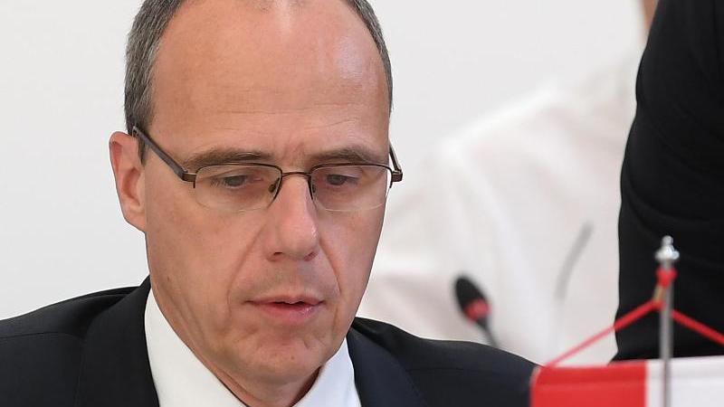Fußballklubs sollen nicht für Polizei-Einsätze zahlen Peter Beuth (CDU)