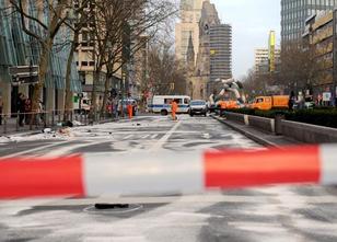 Nach einem tödlichen Unfall bei einem illegalen Autorennen auf dem Berliner... weiterlesen