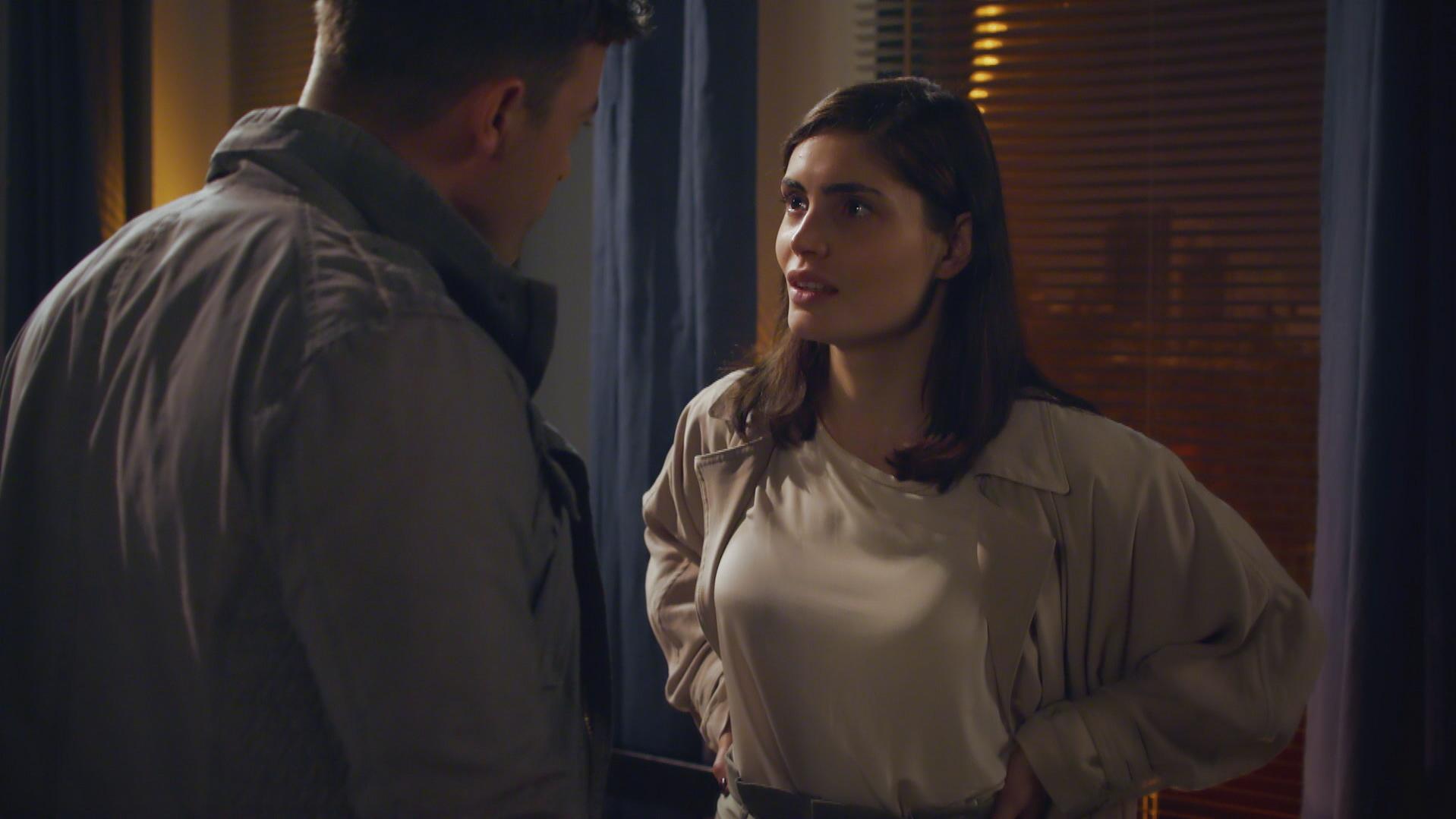 AWZ: Müssen Ekaterina und Ben Rottmanns Rache fürchten? AWZ: Ekaterina und Ben sind in einem Hotel.