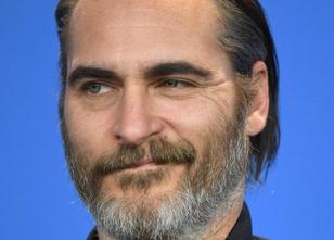 Der US-Schauspieler Joaquin Phoenix (43, weiterlesen