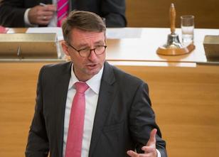 Sachsen plant zwei Ankerzentren mit jeweils 500 bis 750 Plätzen für Flüchtl... weiterlesen