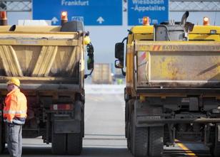 Nach dem Einsturz einer Autobahnbrücke im italienischen Genua mit mehreren ... weiterlesen