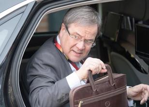 Nordrhein-Westfalens Ministerpräsident Armin Laschet (CDU) ist nach einer U... weiterlesen