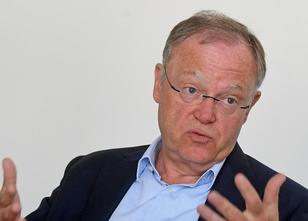 Trotz heftiger Kritik von Menschenrechtlern und Juristen am geplanten neuen... weiterlesen