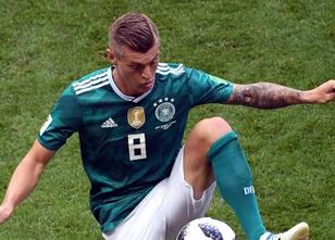 Toni Kroos wird weiter in der deutschen Fußball-Nationalmannschaft spielen.... weiterlesen