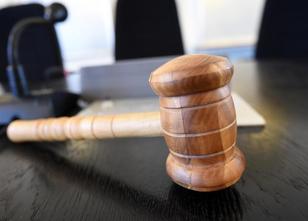 Im Prozess gegen einen 30-Jährigen wegen eines Messerangriffs auf die eigen... weiterlesen
