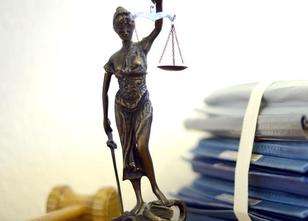 Ein 41-Jähriger, der seine Tochter drei Jahre lang missbraucht haben soll, ... weiterlesen