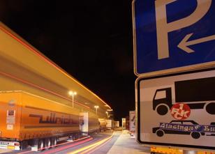 Weil Lastwagenfahrer auf Rastplätzen an Autobahnen manchmal keinen Platz me... weiterlesen