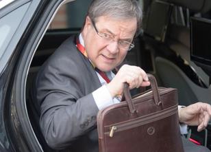 In der Abschiebe-Affäre um den Tunesier Sami A. gibt NRW-Ministerpräsident ... weiterlesen
