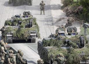 Die Bundeswehr schickt 8000 Soldaten, etwa 100 Panzer und insgesamt mehr al... weiterlesen