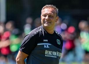 Trainer André Breitenreiter von Hannover 96 rechnet mit einem Einsatz des a... weiterlesen