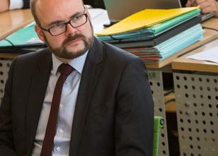 Sachsens Kultusminister Christian Piwarz (CDU) ist gegen verpflichtende Bes... weiterlesen