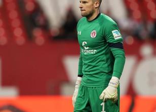 Torwart Philipp Heerwagen zieht Konsequenzen aus seiner Reservisten-Rolle b... weiterlesen