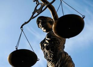 Drei Geschwister, die einen früheren Sexualpartner der mitangeklagten Schwe... weiterlesen