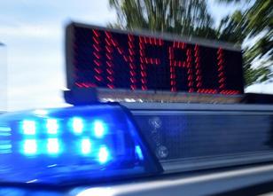 Während der Rettungsarbeiten nach einem Unfall in Freiburg ist ein Fahrer m... weiterlesen
