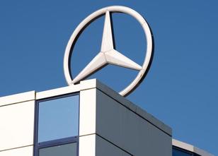 Bei den betroffenen Autos wurde eine unzulässige Abgas-Software verbaut. Mercedes muss Autos nachrüsten