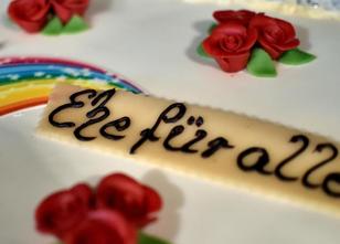 Ein gleichgeschlechtliches Ehepaar führt seit 2001 eine eingetragene Lebens... weiterlesen