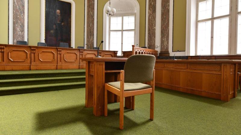 Vater von getöteter Mia sagt im Kandel-Prozess als Zeuge aus Prozess um Mord an Mia