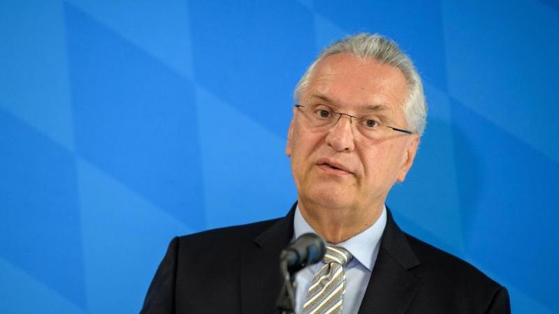 Zahl der offenen Asylverfahren rückläufig Joachim Herrmann