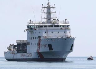 Nach mehreren Tagen im Mittelmeer ist ein Schiff der italienischen Küstenwa... weiterlesen
