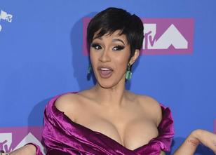 Zum Comeback aus der Babypause eröffnet Cardi B die MTV Video Music Awards ... weiterlesen