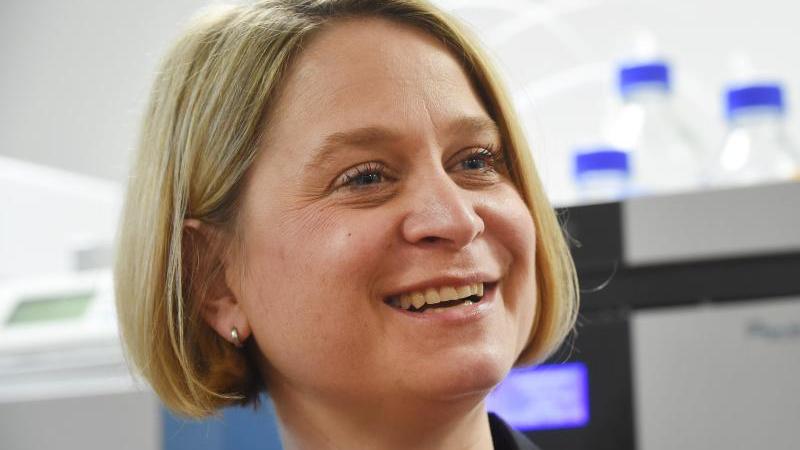Schulstart laut Hesse geglückt, Linke und GEW widersprechen Birgit Hesse