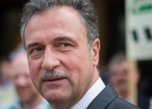 Der Chef der Lokführergewerkschaft (GDL), Claus Weselsky, muss eine Werbung... weiterlesen