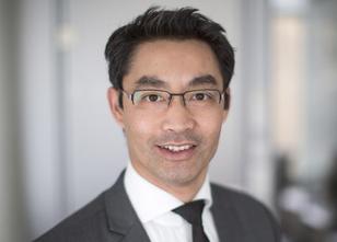 Der frühere Vizekanzler und Bundesminister Philipp Rösler (45) gehört dem n... weiterlesen