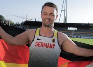 Heinrich Popow kam gar nicht mehr aus dem Händeschütteln heraus.Hier noch e... weiterlesen