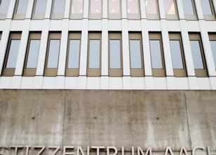 Zwei junge Männer sollen ihren geistig zurückgebliebenen Kumpel vergewaltig... weiterlesen