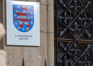 Aus Neid soll er auf seinen Verwandten eingestochen und ihn lebensgefährlic... weiterlesen