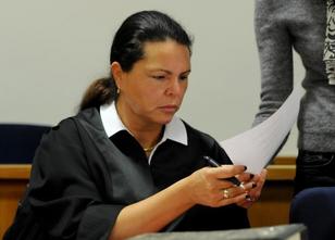 Die meisten Familien der Opfer blicken ihrer Anwältin zufolge angespannt, a... weiterlesen