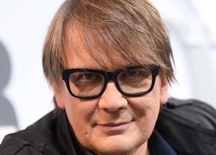 Sänger Sven Regener (57) tritt mit seiner Band weiterlesen