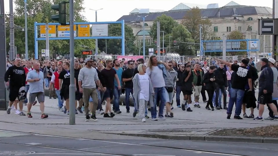 Rechter Mob mischt Chemnitz auf: Hat die Stadt vor der Gewalt kapituliert? Demonstration in Chemnitz.