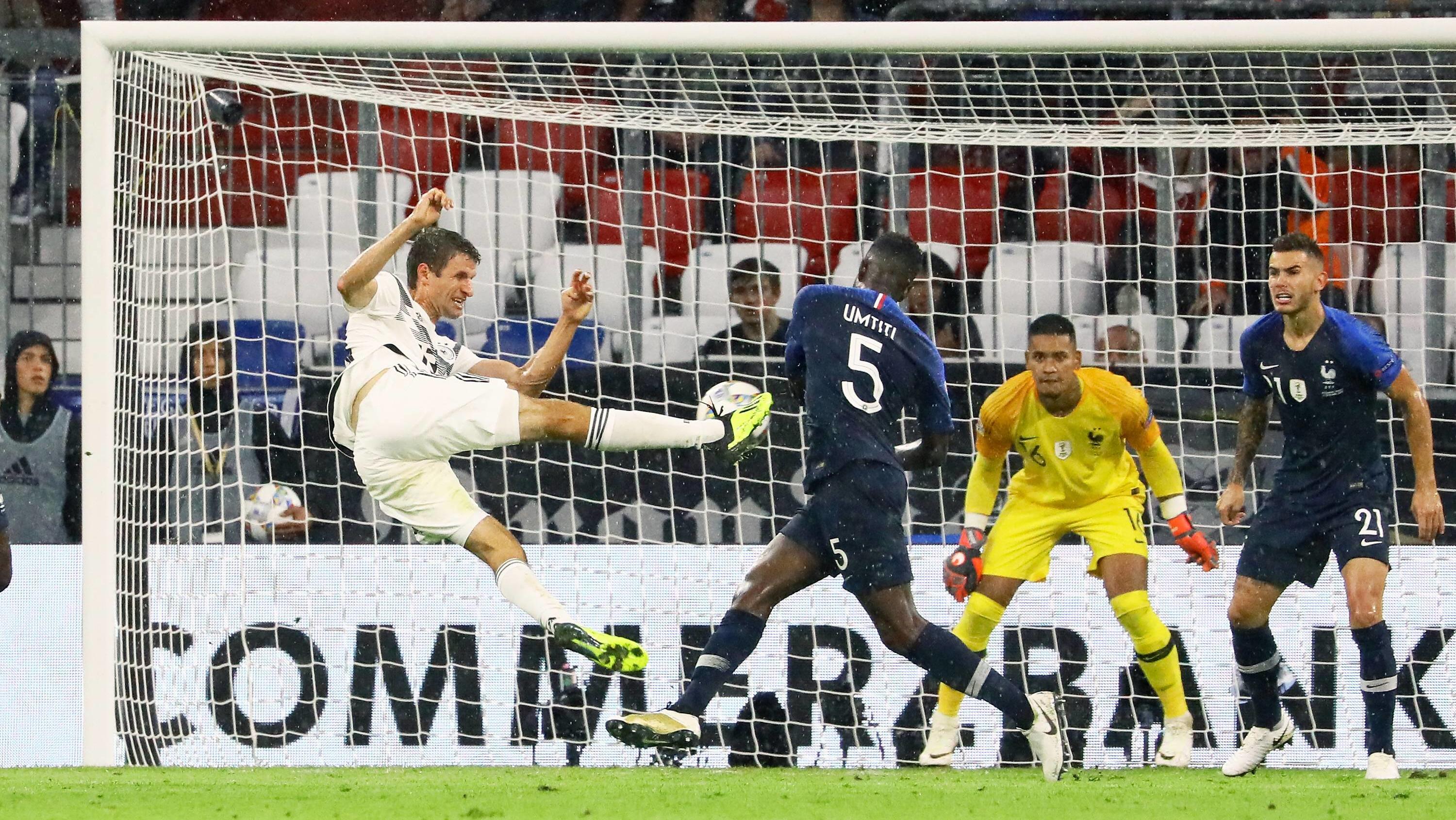 DFB-Team eröffnet Mission Neubeginn mit einem 0:0 gegen Frankreich Akrobatisch: Thomas Müller probiert es per Seitfallzieher