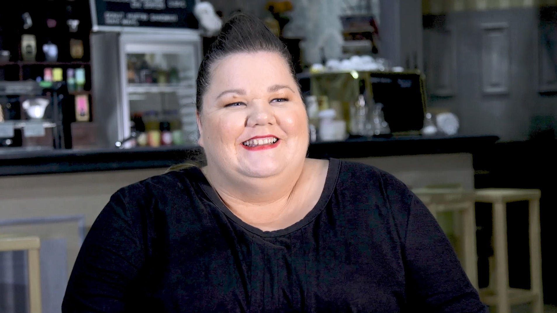 Manuela Wisbeck ist neu bei GZSZ: Das sagt sie zur Rolle der Nicole Müller Schauspieler Manuela Wisbeck verrät im Interview mehr über ihre GZSZ-Rolle.