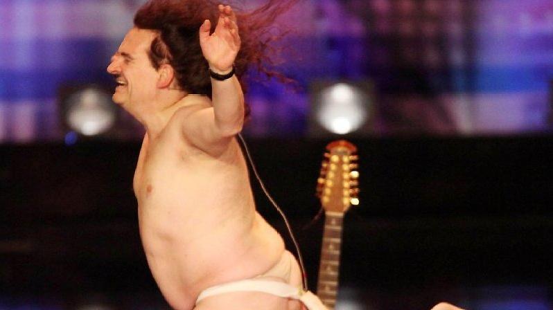 Das Supertalent: Die sieben skurrilsten Auftritte seit Beginn der Show Zeigt seine berüchtigte Bauchrolle: Stefan Chone