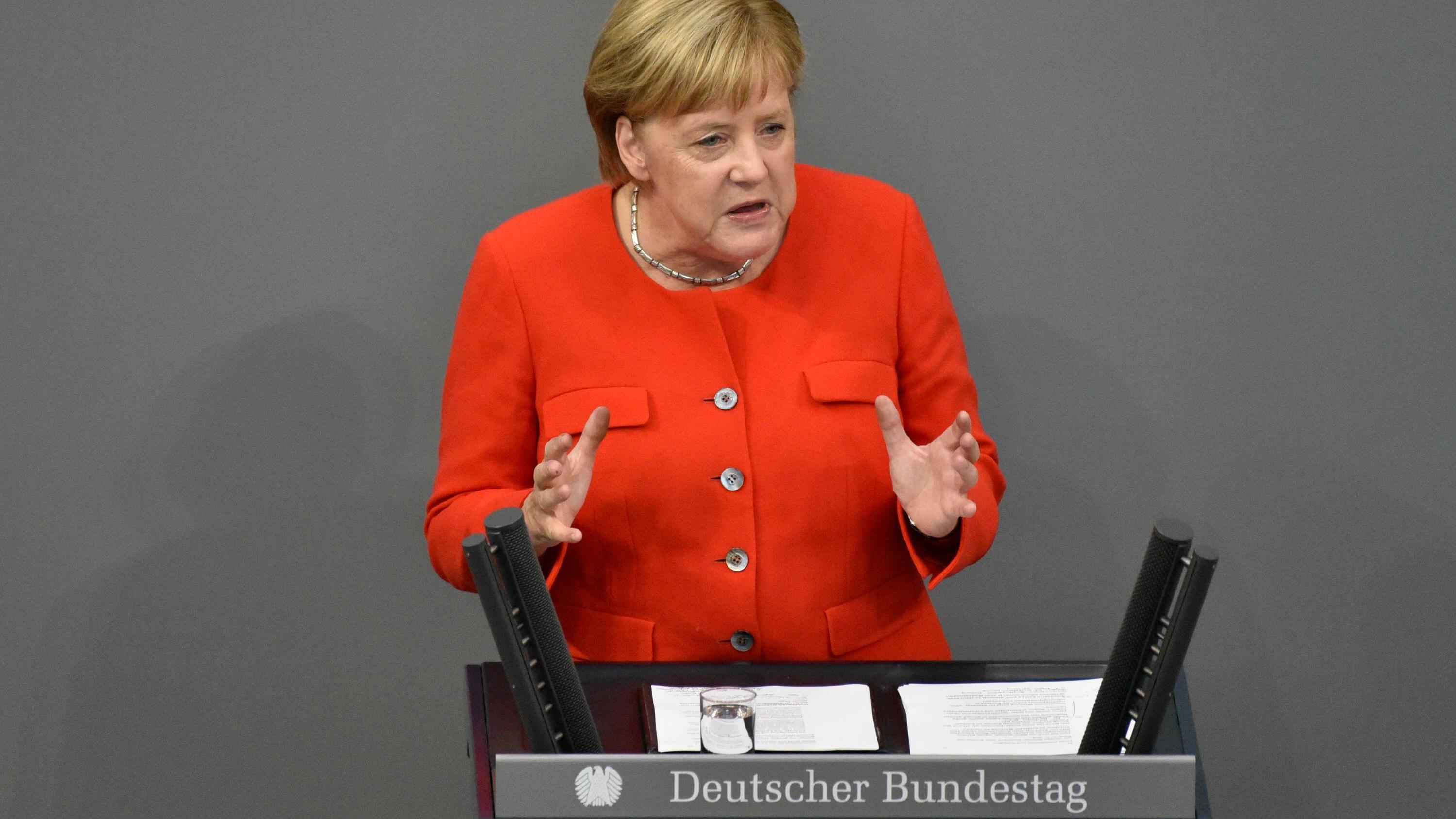 Deutliche Worte von Merkel: "Juden und Muslime gehören zu unserer Gesellschaft" Germany, Berlin - 12.09.2018 Bundeskanzlerin der Bundesrepublik Deutschland Angela Merkel von der Christlich Demokratischen Union (CDU) spricht w??hrend der 48. Sitzung des Bundestags. *** Germany Berlin 12 09 2018 Federal Chancellor Angela Merkel of