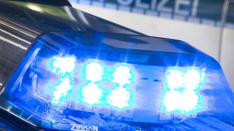 Zusammenstoß von Bus und Lkw: Zwei Leichtverletzte Blaulicht Polizei