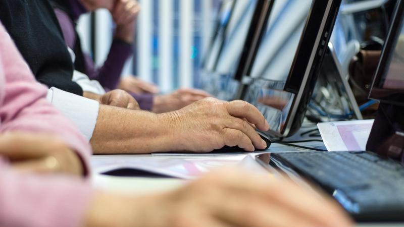 Warum sich auch Ältere weiterbilden sollten Weiterbildung