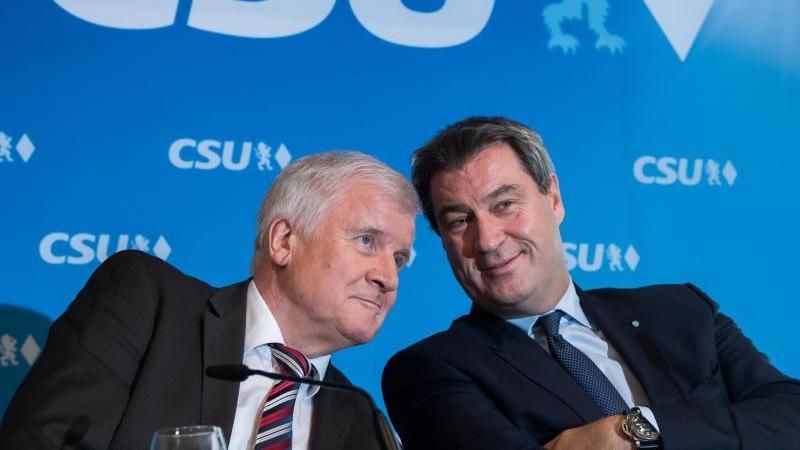 Seehofer in der Klemme, CSU unter Druck CSU-Vorstand