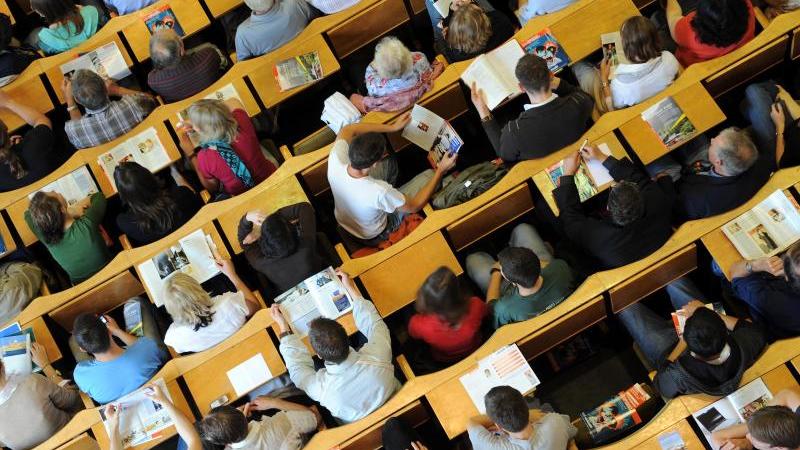 Lehrermangel: Master für Quereinsteiger an Humboldt-Uni Studenten im Hörsaal