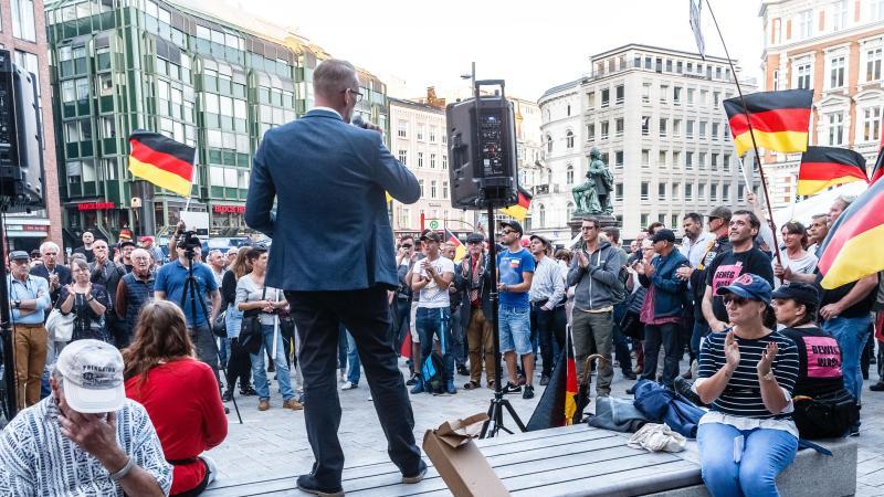 Rechte "Merkel muss weg"-Demo abgesagt "Merkel muss weg!" Kundgebung in Hamburg
