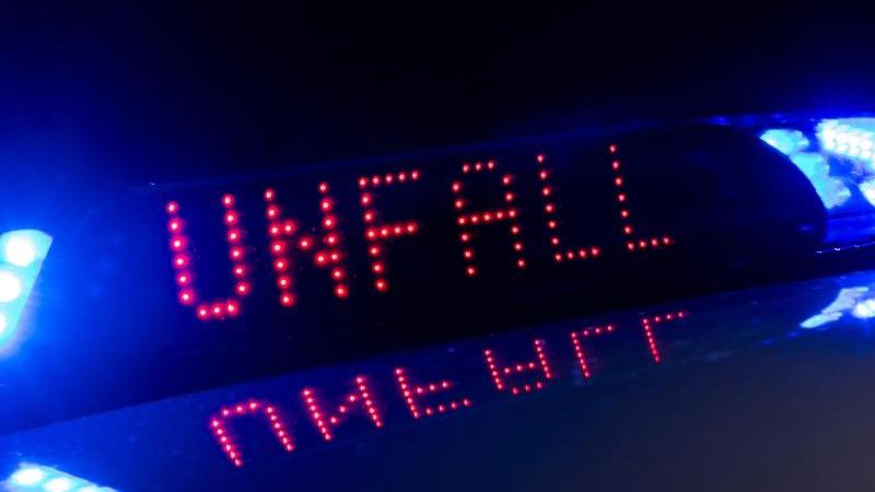 Rettungswagen verursachen Unfall: sieben Verletzte Unfall-Warnhinweis