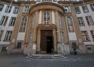 Vier Männer und eine Frau haben sich von heute an wegen Beihilfe zu umfangr... weiterlesen