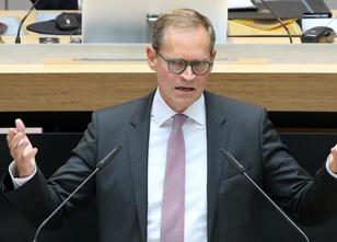 Der Berliner Regierende Bürgermeister Michael Müller (SPD) hat mit deutlich... weiterlesen