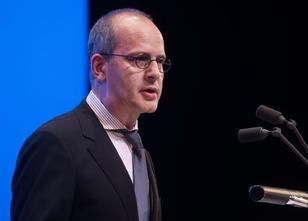 Der Journalist und Autor Jens Bisky (52) übernimmt den Jury-Vorsitz für den... weiterlesen