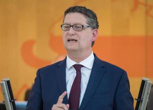 Der SPD-Bundesvize Thorsten Schäfer-Gümbel hält die Beförderung des Verfass... weiterlesen